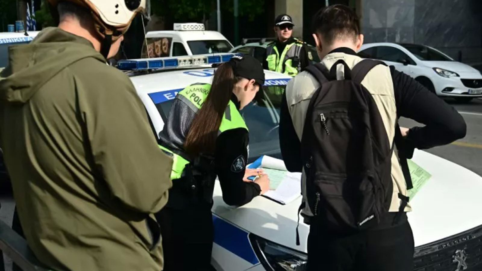 920 οδηγοί δικύκλων δεν φορούσαν κράνος.